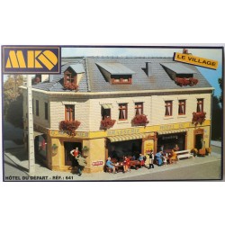 Le village : Hotel du depart - MKD MK641 - HO