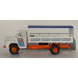 Camion SAVIEM marquage "Orangina" SAI BREKINA 823.6 - HO